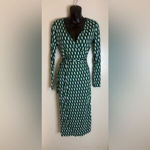 Women’s Diane von Furstenberg Long-Sleeve Midi Arrow Geo Green Wrap Dress. XS
